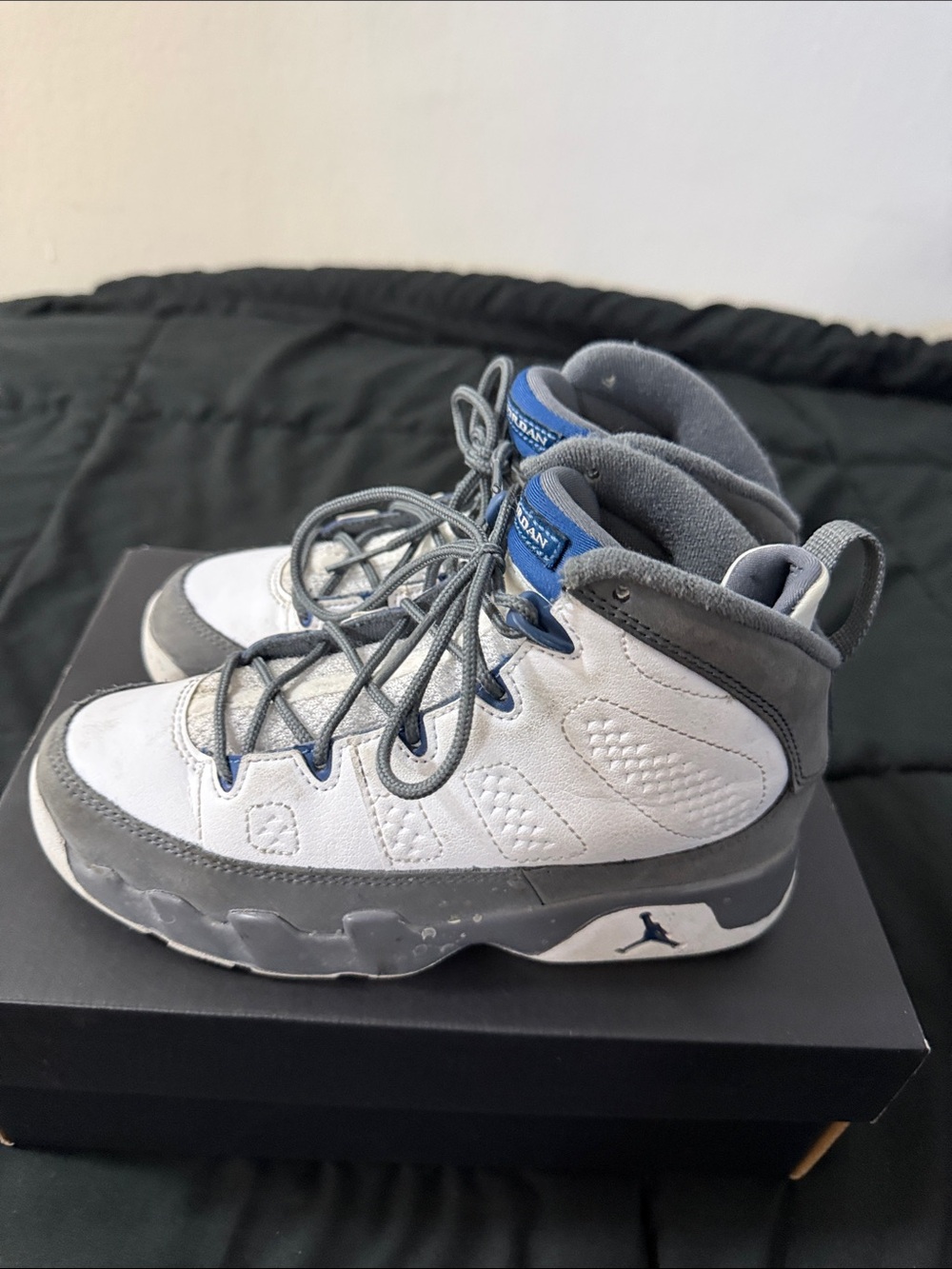 Jordan Kids White and Gray Basketball Sneakers - Picture 6 of 7